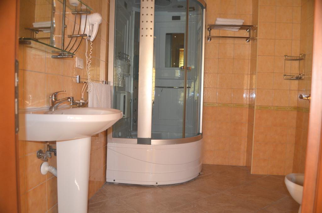 Hotel Dyrrah Драч Екстериор снимка